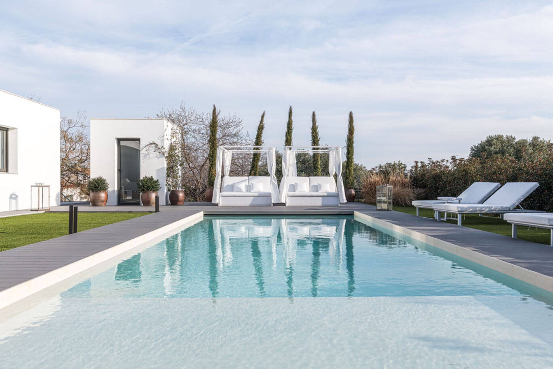 proyecto-estilo-mediterraneo-piscina 5.jpg