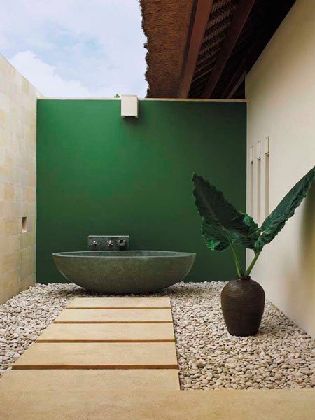 Jardín zen en casa minimalista