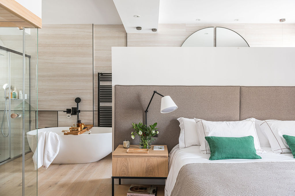 Baños integrados en el dormitorio, un lujo al alcance de todos los diseños de interiores