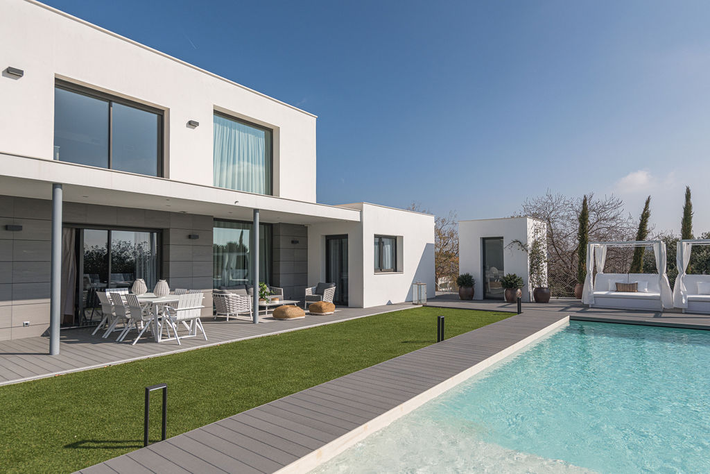 Proyecto de estilo mediterráneo con piscina