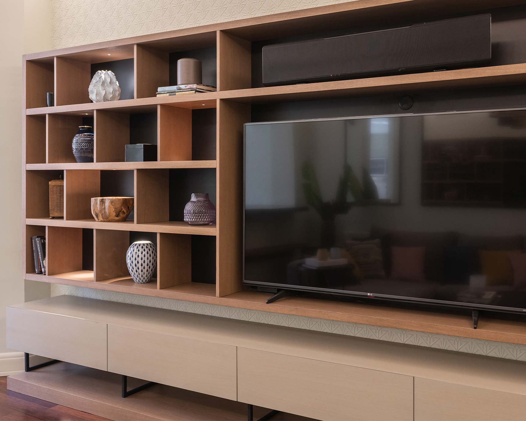 Mueble televisión con estanterías